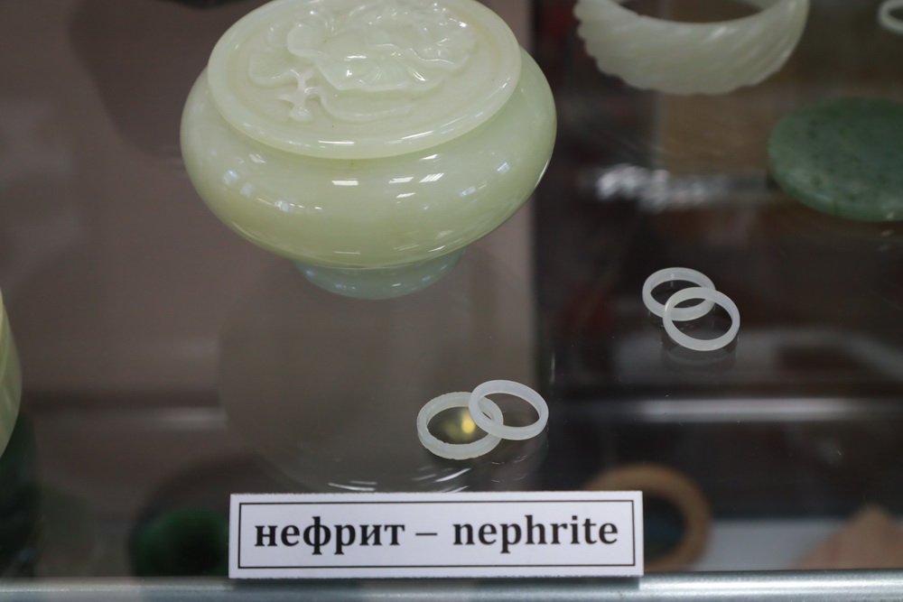 Изделия из нефрита