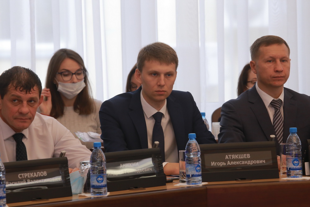 Первая сессия горсовета седьмого созыва