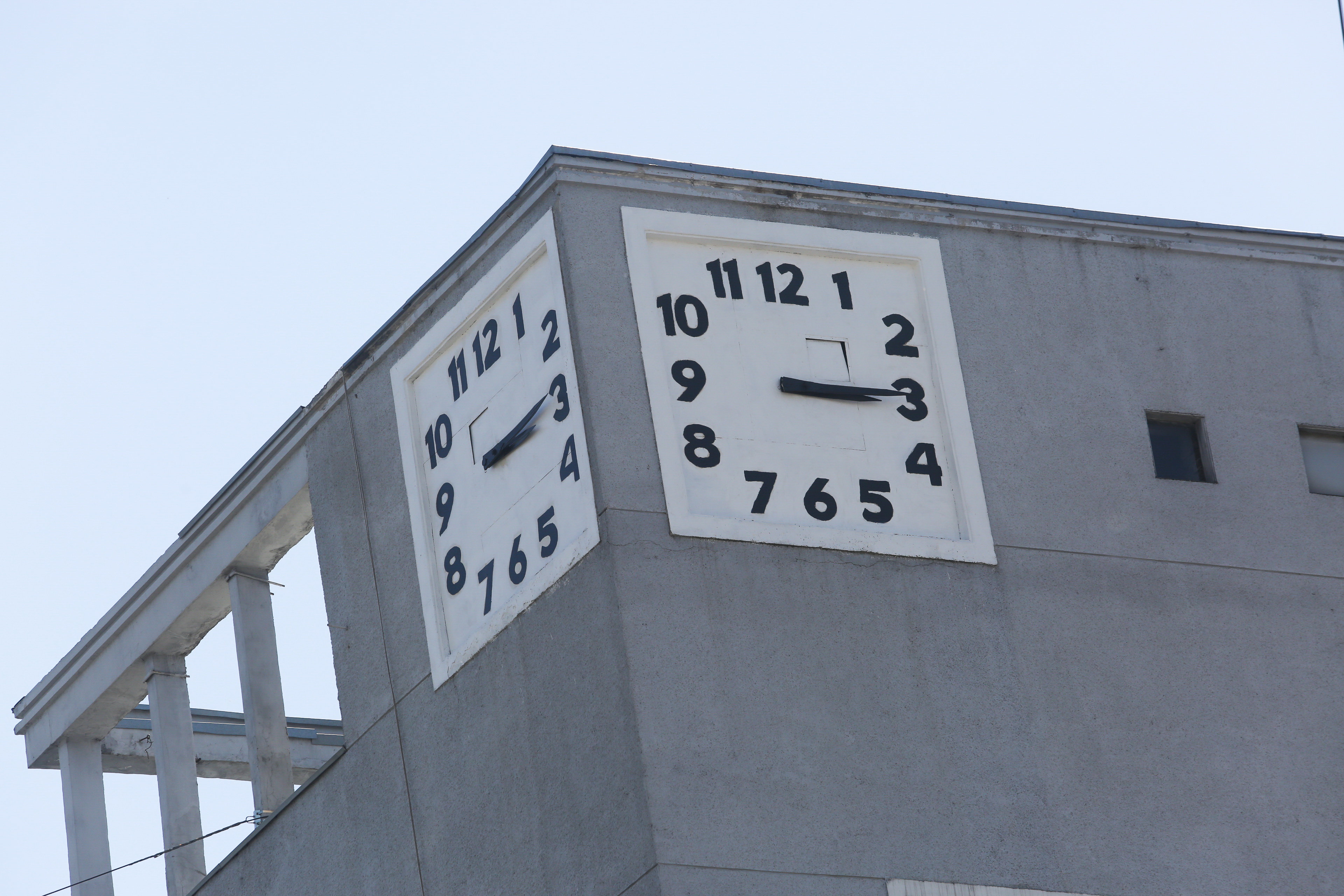 Дом с часами