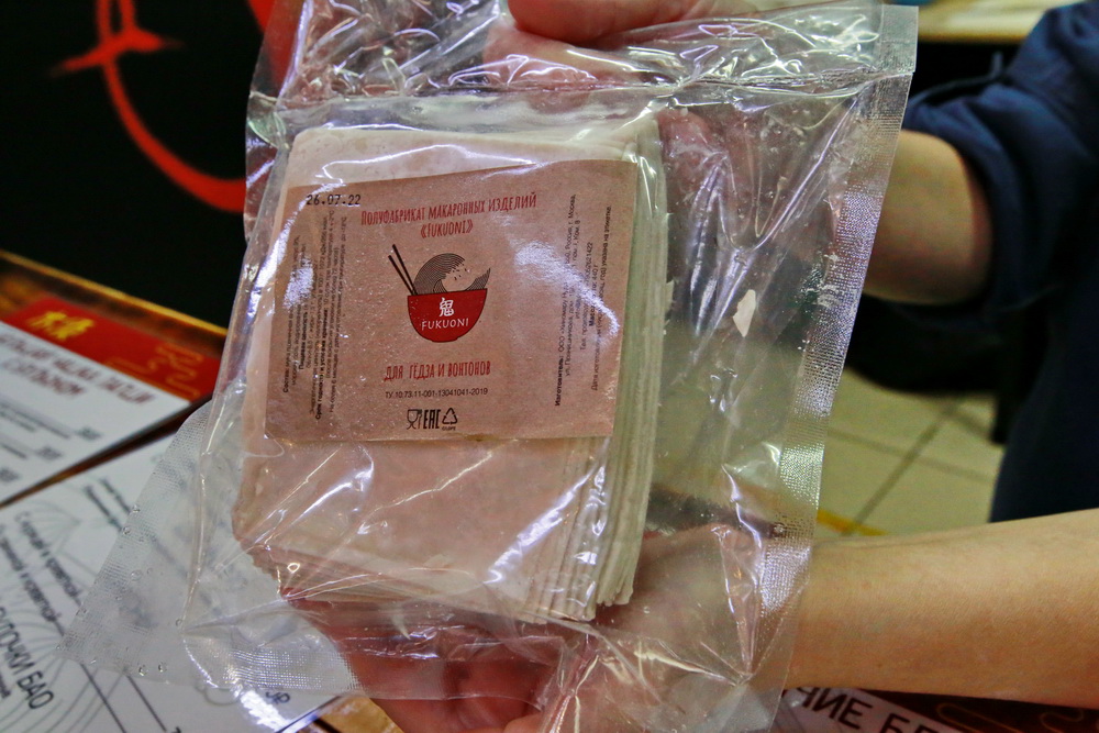 Вонтоны можно зажарить, отварить или запечь. У китайцев они считаются праздничным блюдом. Его обычно едят на Новый год с бульоном и лапшой, которая символизирует долголетие.