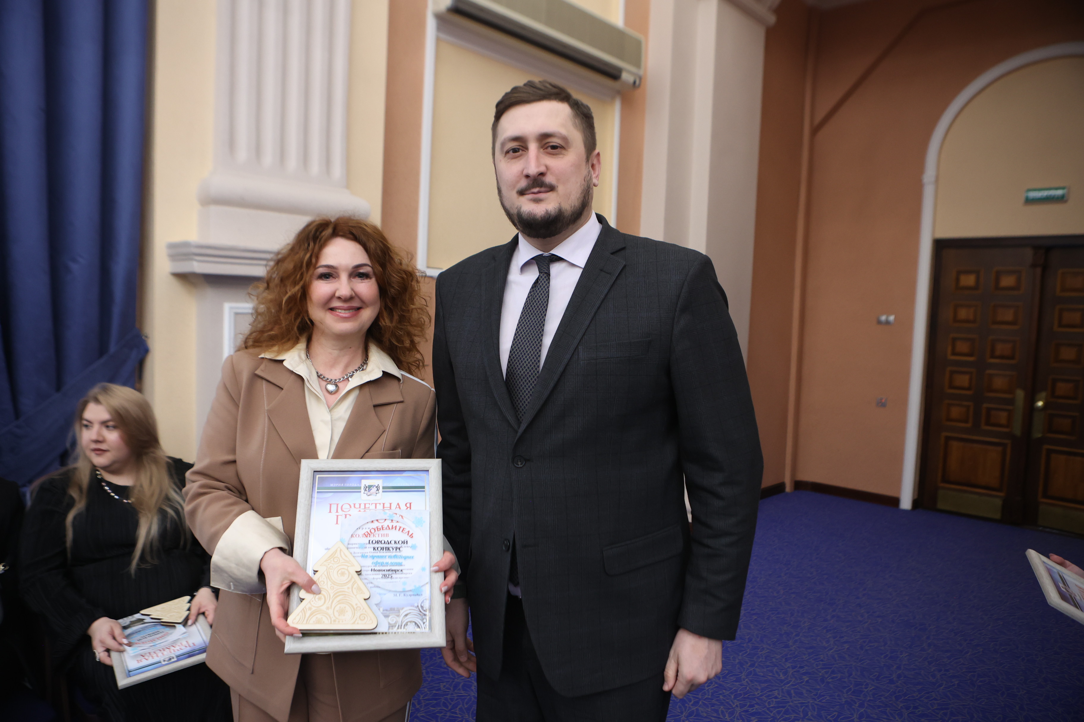 Награждение победителей городского конкурса на лучшее новогоднее оформление