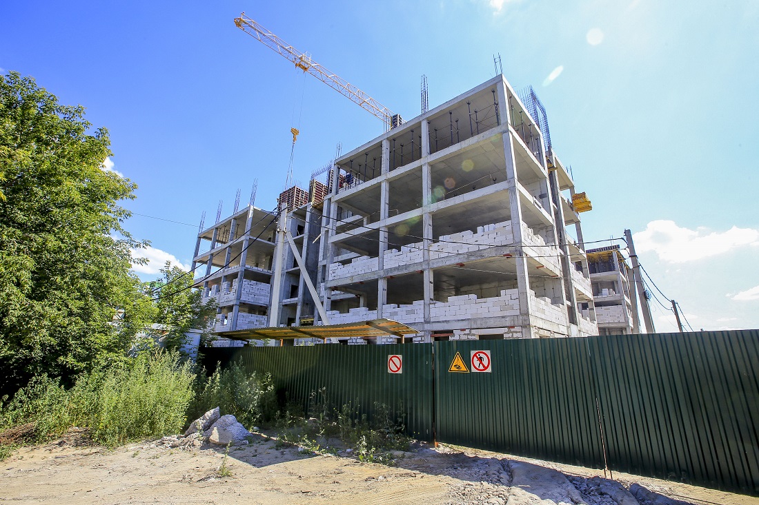 Поликлиника по пересечении улиц Ереванская и Шапошникова