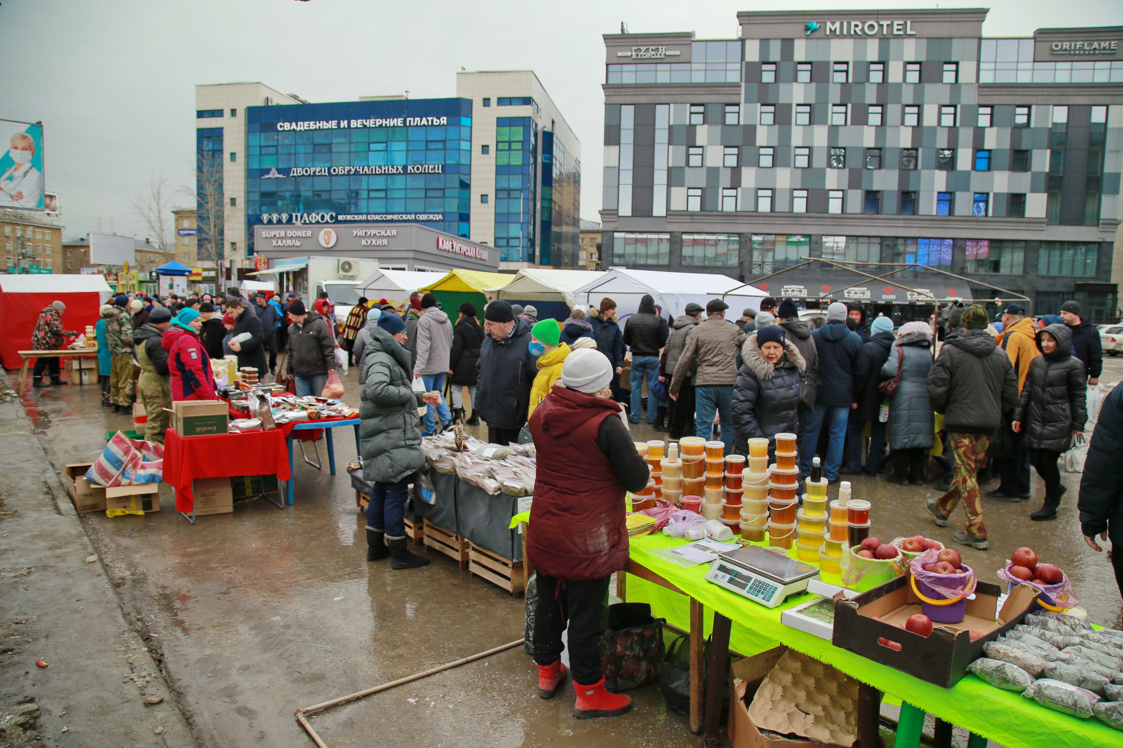 Ярмарка на площади Маркса. Апрель 2022 года
