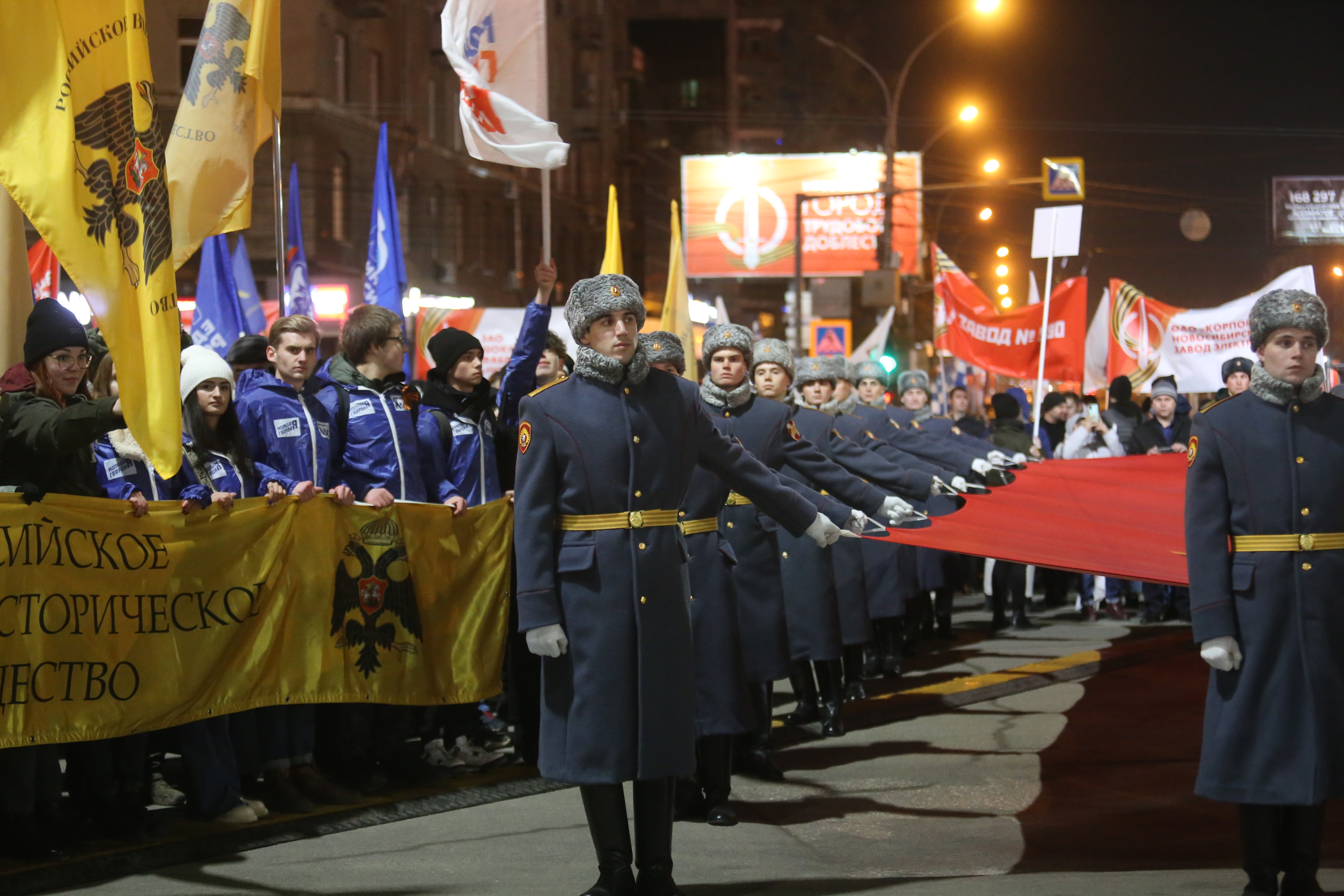Открытие стелы «Город трудовой доблести» на площади Калинина