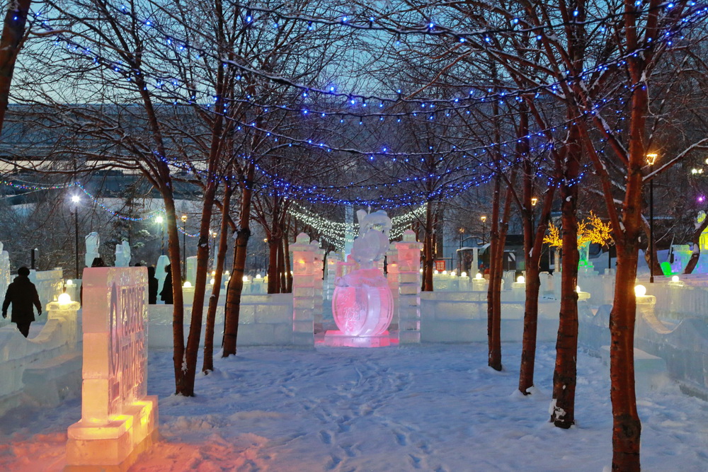 Ледовый городок на Михайловской набережной. Декабрь 2022 года