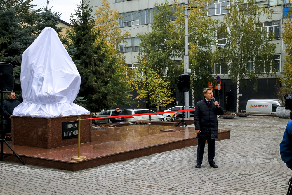 Обновлённый памятник Борису Богаткову открыли в Новосибирске на одноимённой улице (25.09.2020)