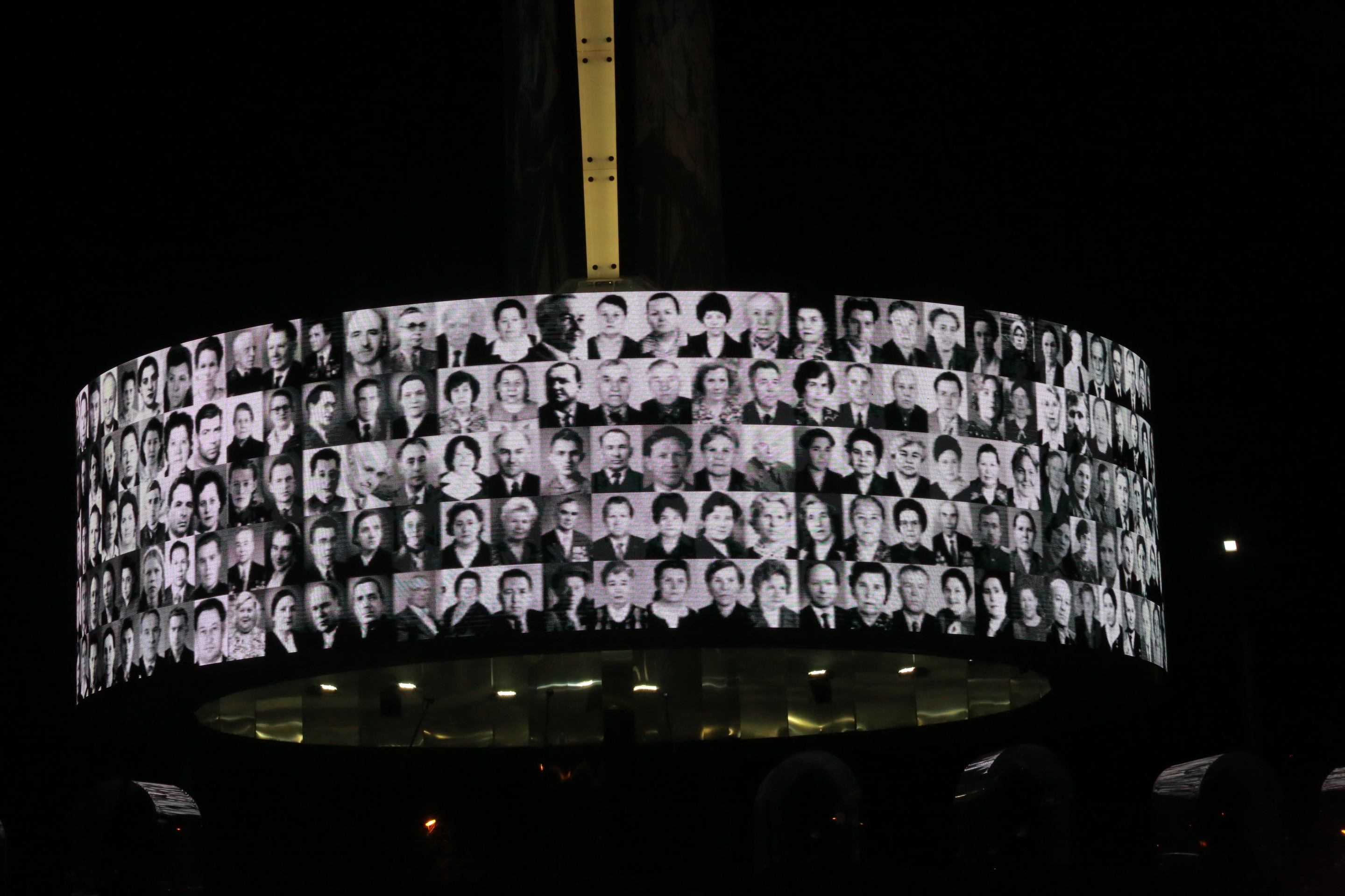 Открытие стелы «Город трудовой доблести» на площади Калинина