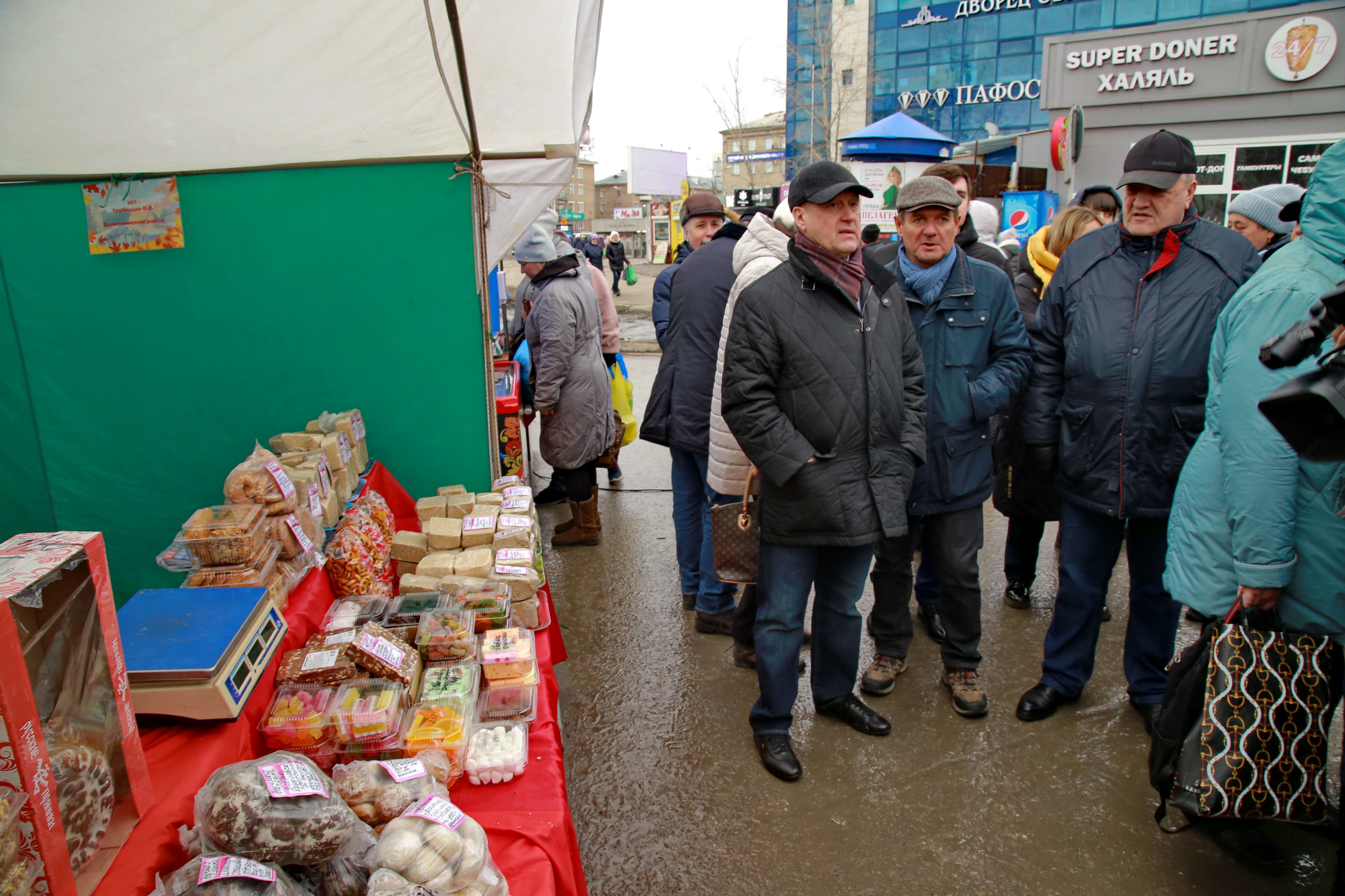 Ярмарка на площади Маркса. Апрель 2022 года