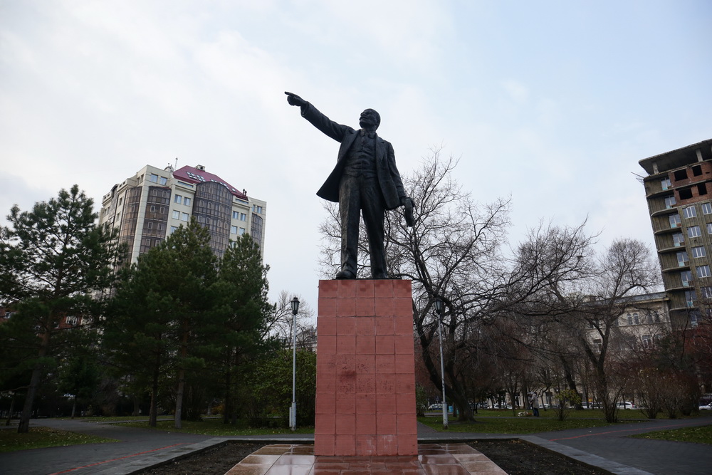 Памятник в сквере у Водника