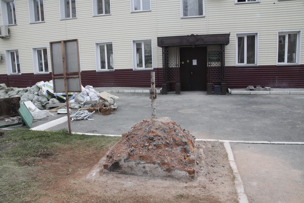 Остатки бюста на Ватутина