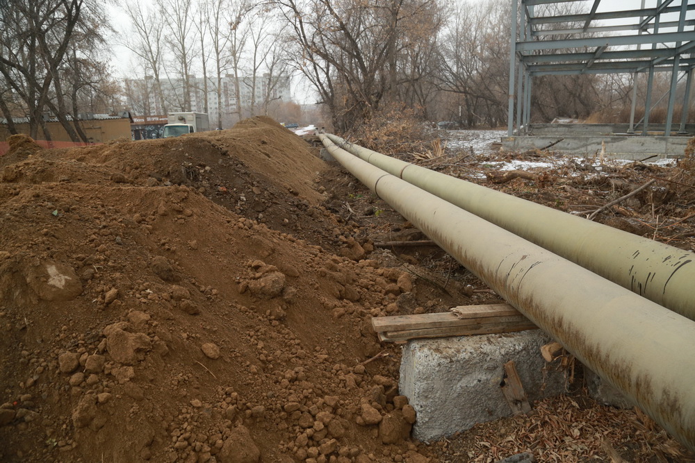 Ремонт теплосети на перекрёстке Приморской и Гидромонтажной. Ноябрь 2022 года