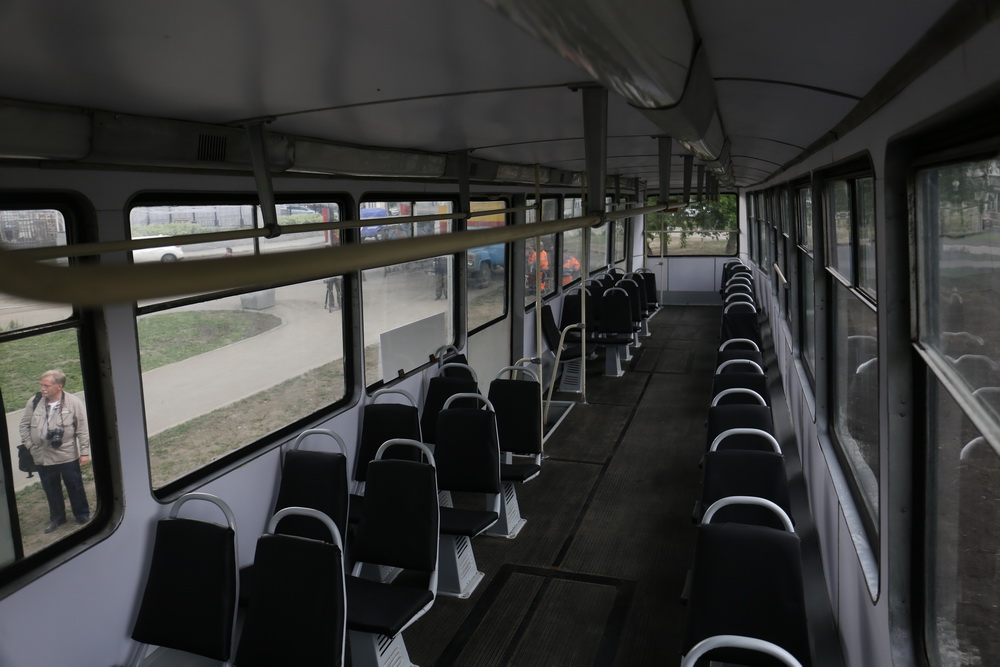 Трамвай №13 установили в сквере за оперным театром