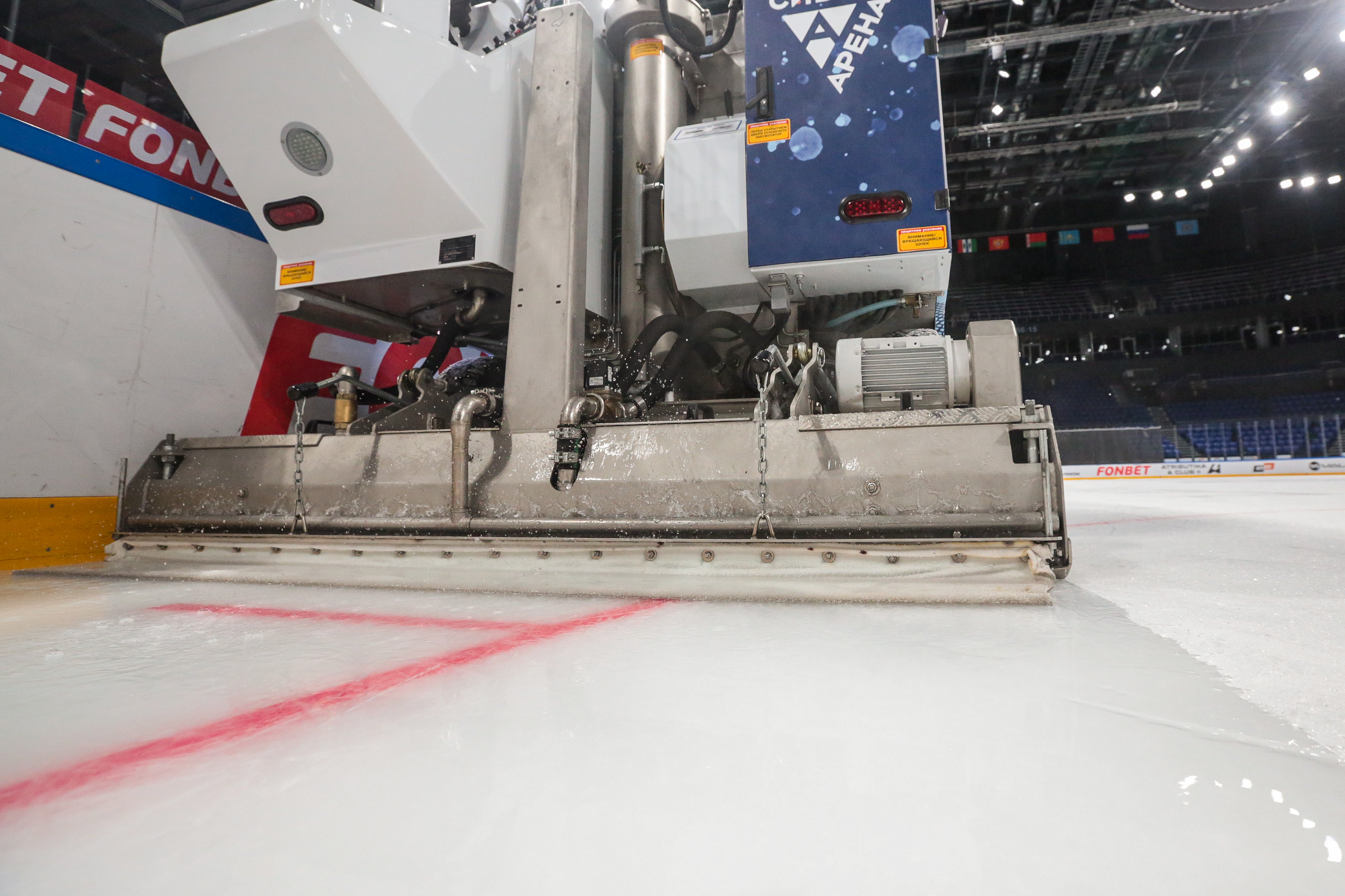 Процесс работы ледозаливочного комбайна