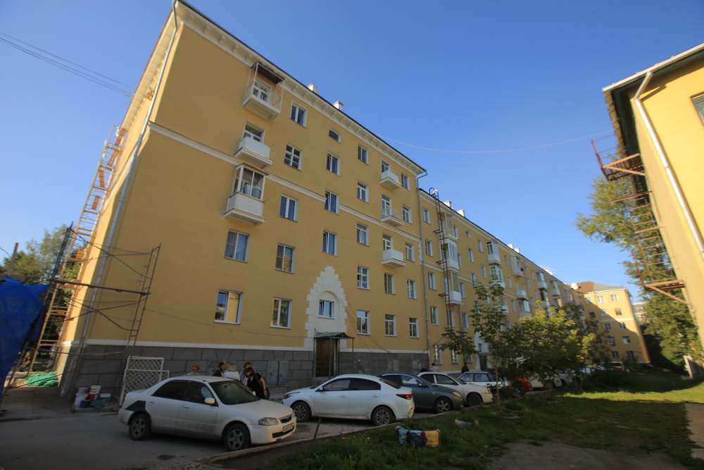 Процесс ремонта домов №4 и №6 на улице Пархоменко. Август 2022 года