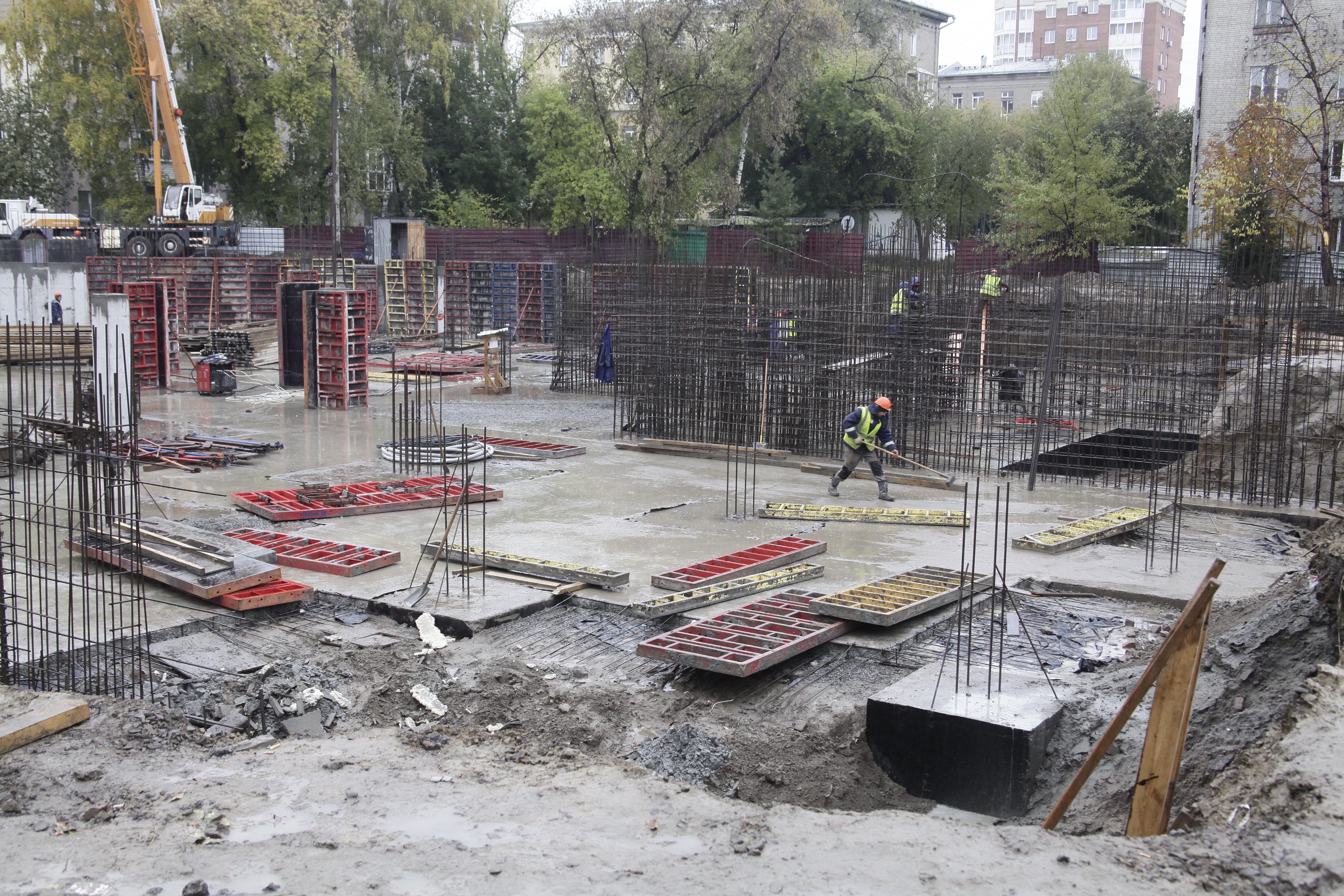 Строительство школы №54 на улице Крылова. Октябрь 2021 года