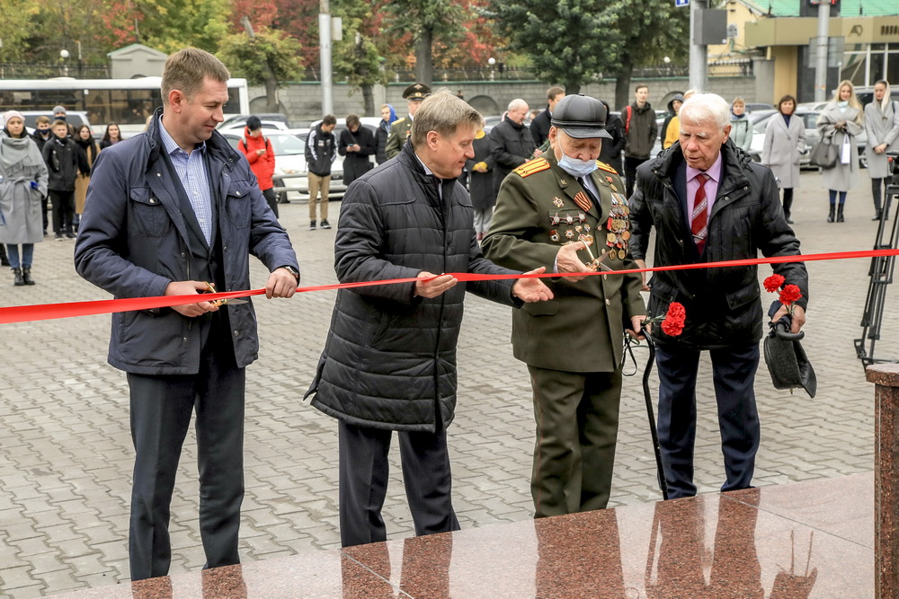 Обновлённый памятник Борису Богаткову открыли в Новосибирске на одноимённой улице (25.09.2020)