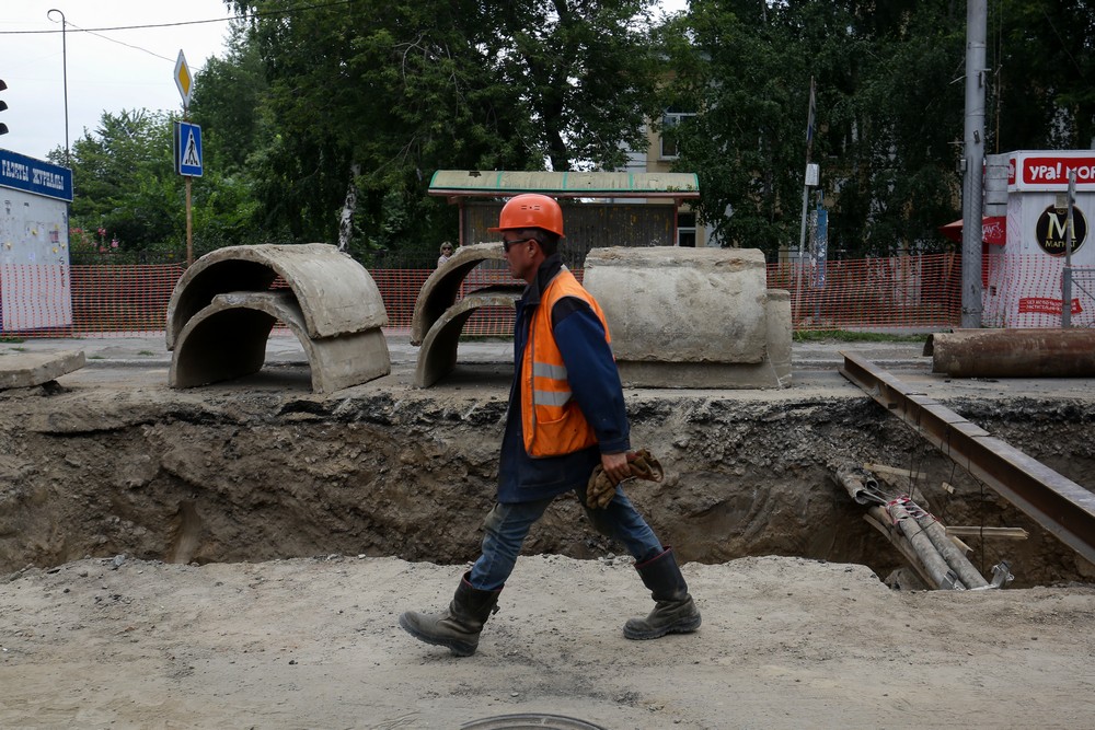 Ремонт теплотрассы на Бориса Богаткова. Июль 2021 года