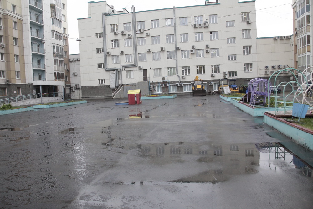 Ремонт двора на улице Железнодорожной. Июнь 2021 года