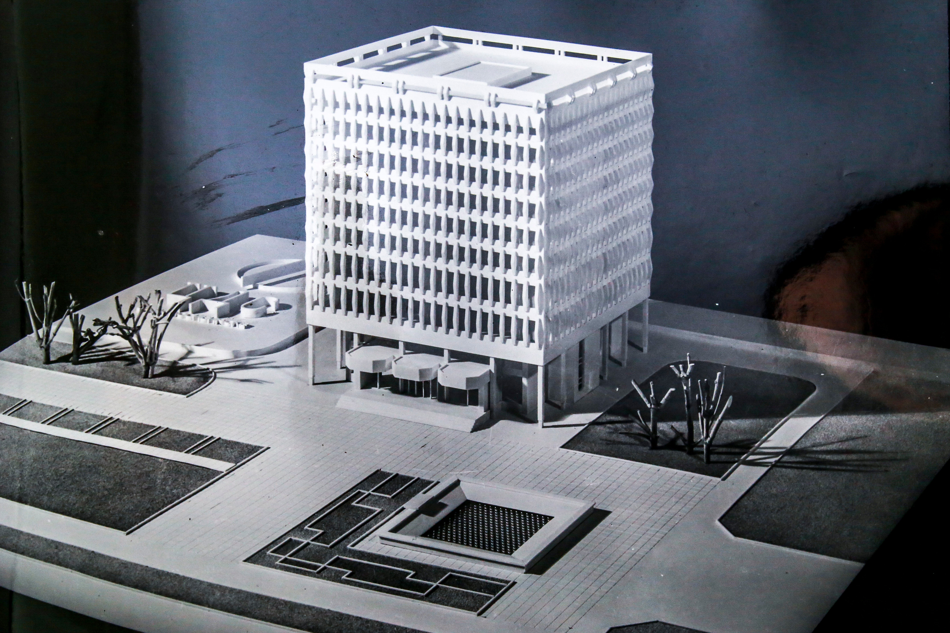 Административное здание в стиле «модернизм»