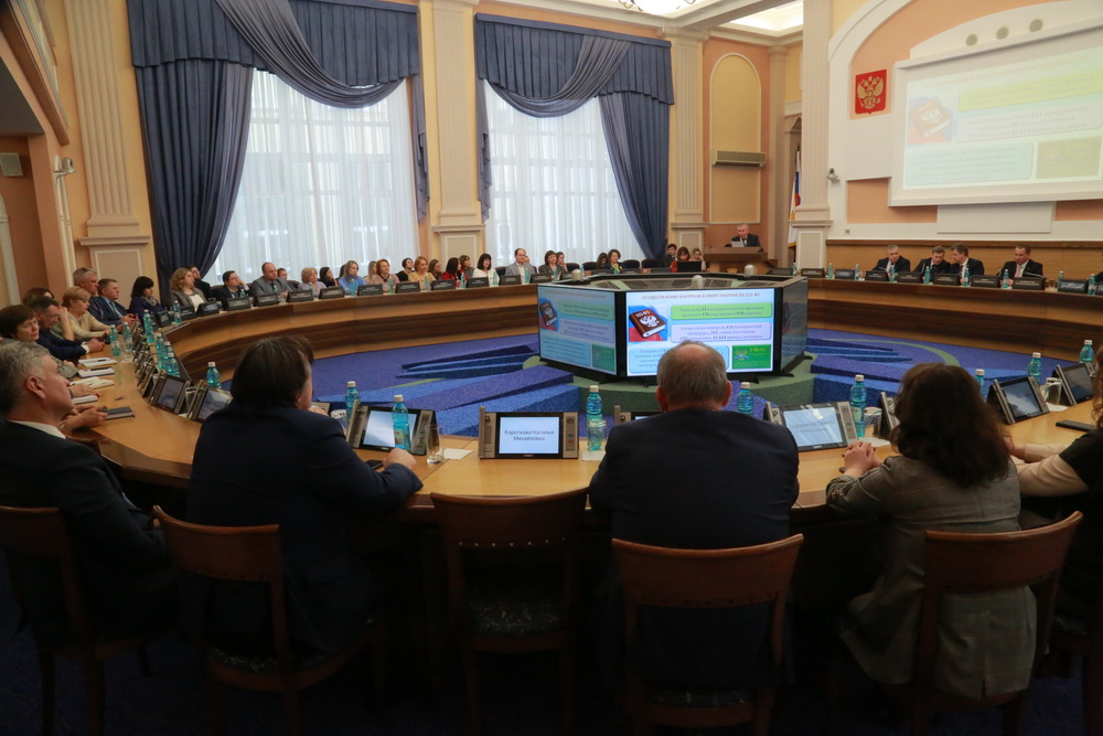 На подведении годовых итогов департамента финансов и налоговой политики