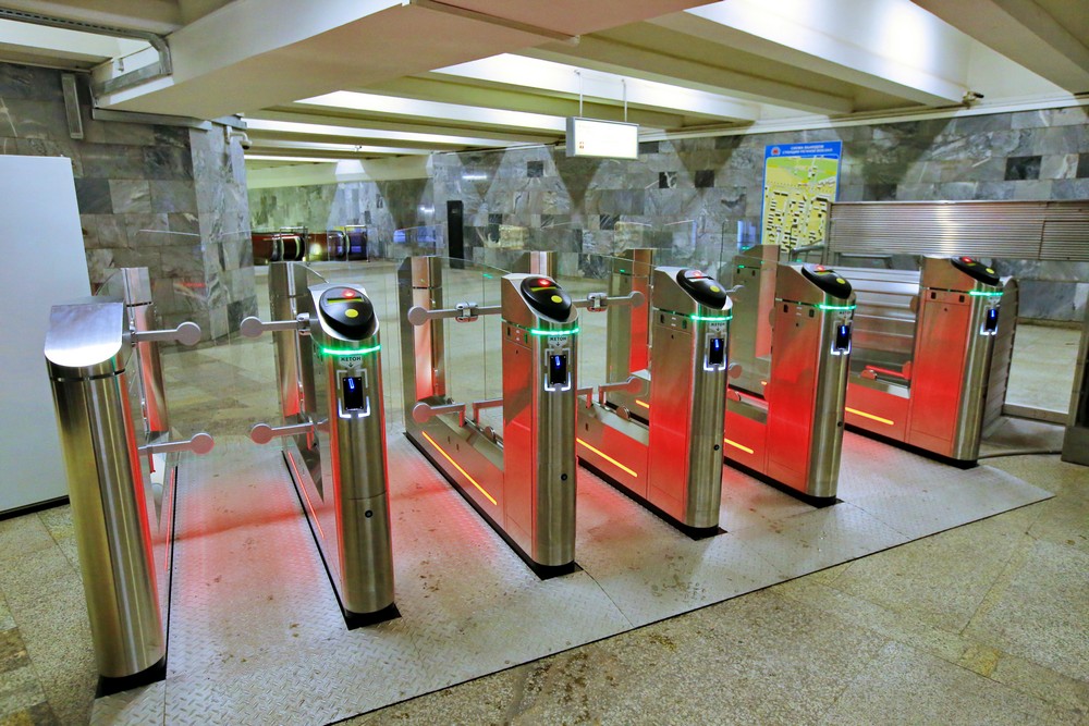 Новые турникеты на станции «Речной вокзал». Декабрь 2021 года