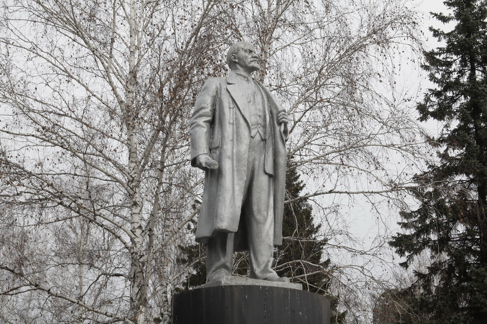 Ленин в сквере на Сызранской