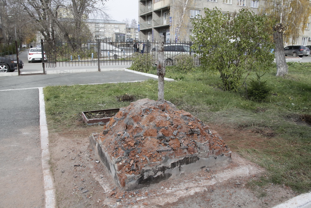 Остатки бюста на Ватутина