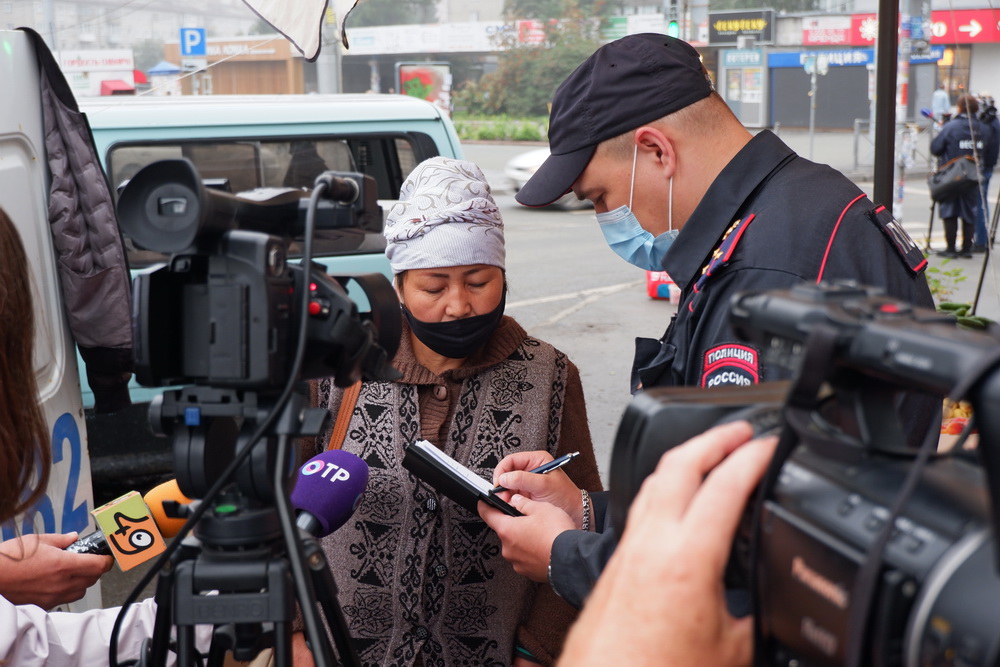 У торговцев с площади Калинина изымают товар. Август 2021 года