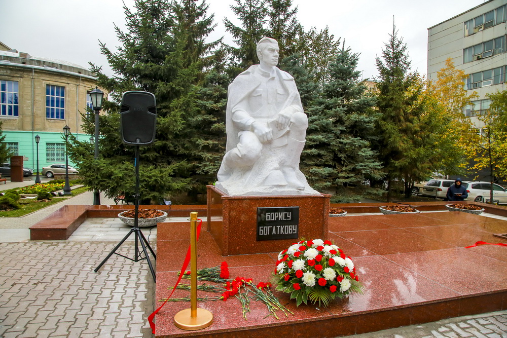 Обновлённый памятник Борису Богаткову открыли в Новосибирске на одноимённой улице (25.09.2020)