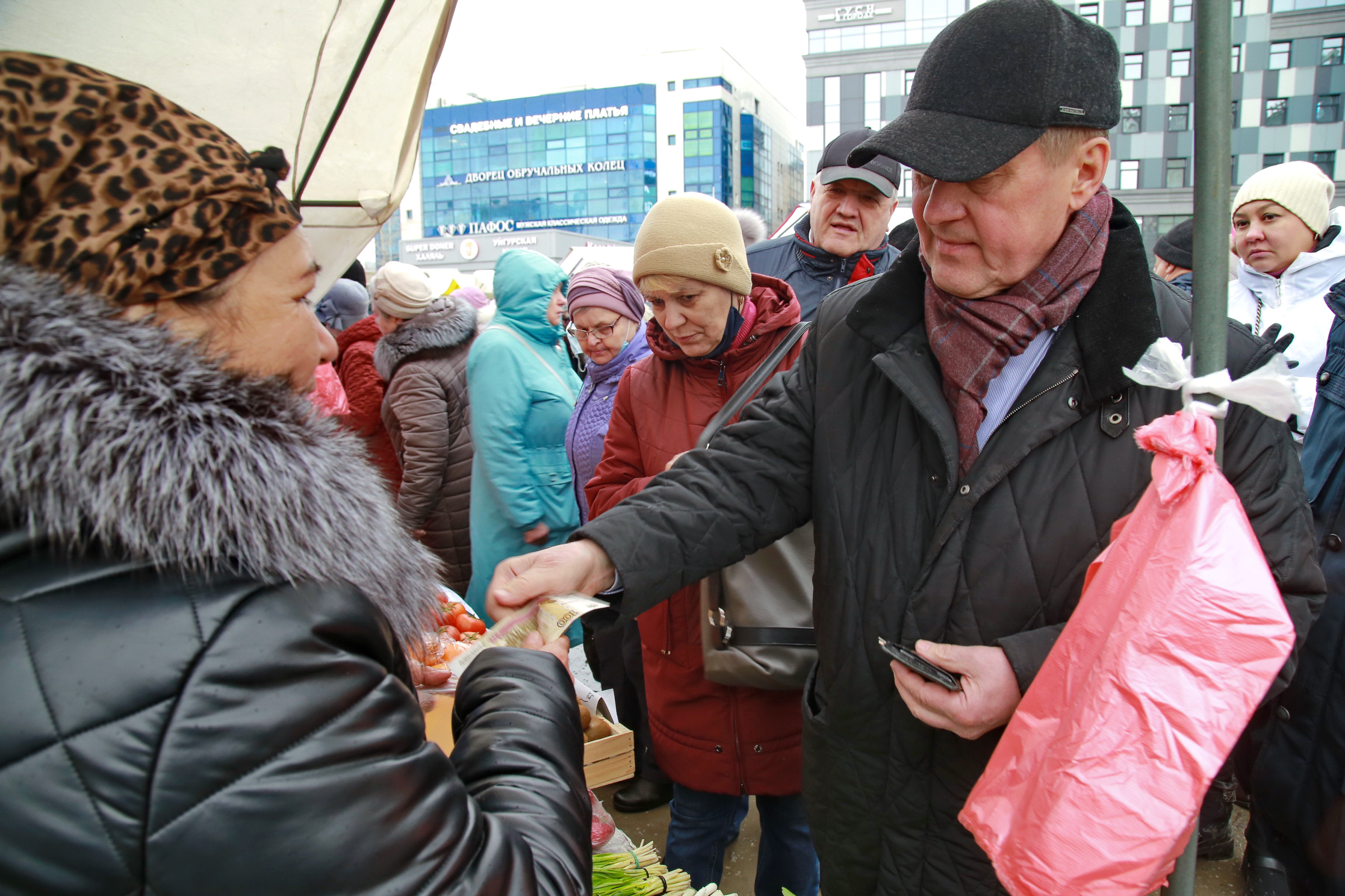 Ярмарка на площади Маркса. Апрель 2022 года