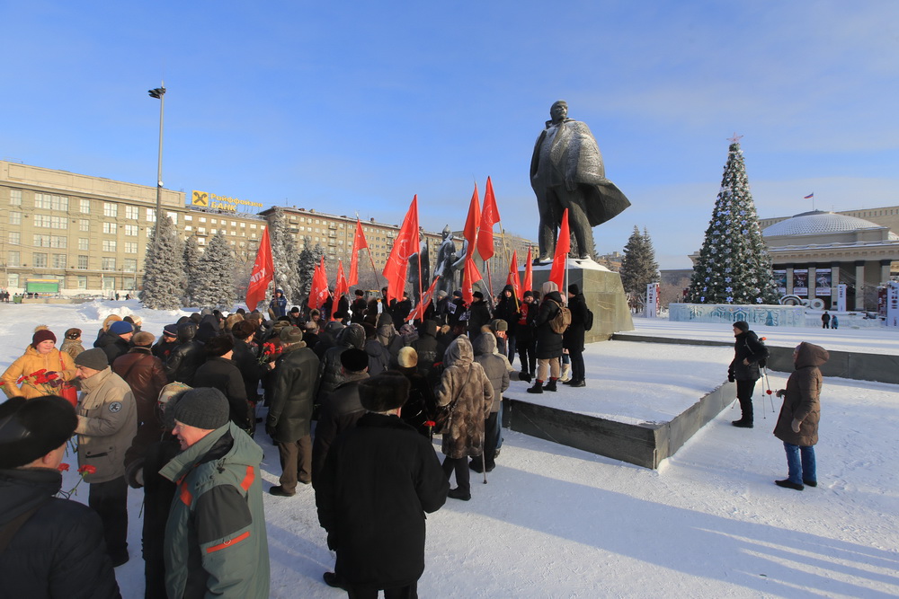 Возложение цветов к памятнику Ленину. Январь 2020 года