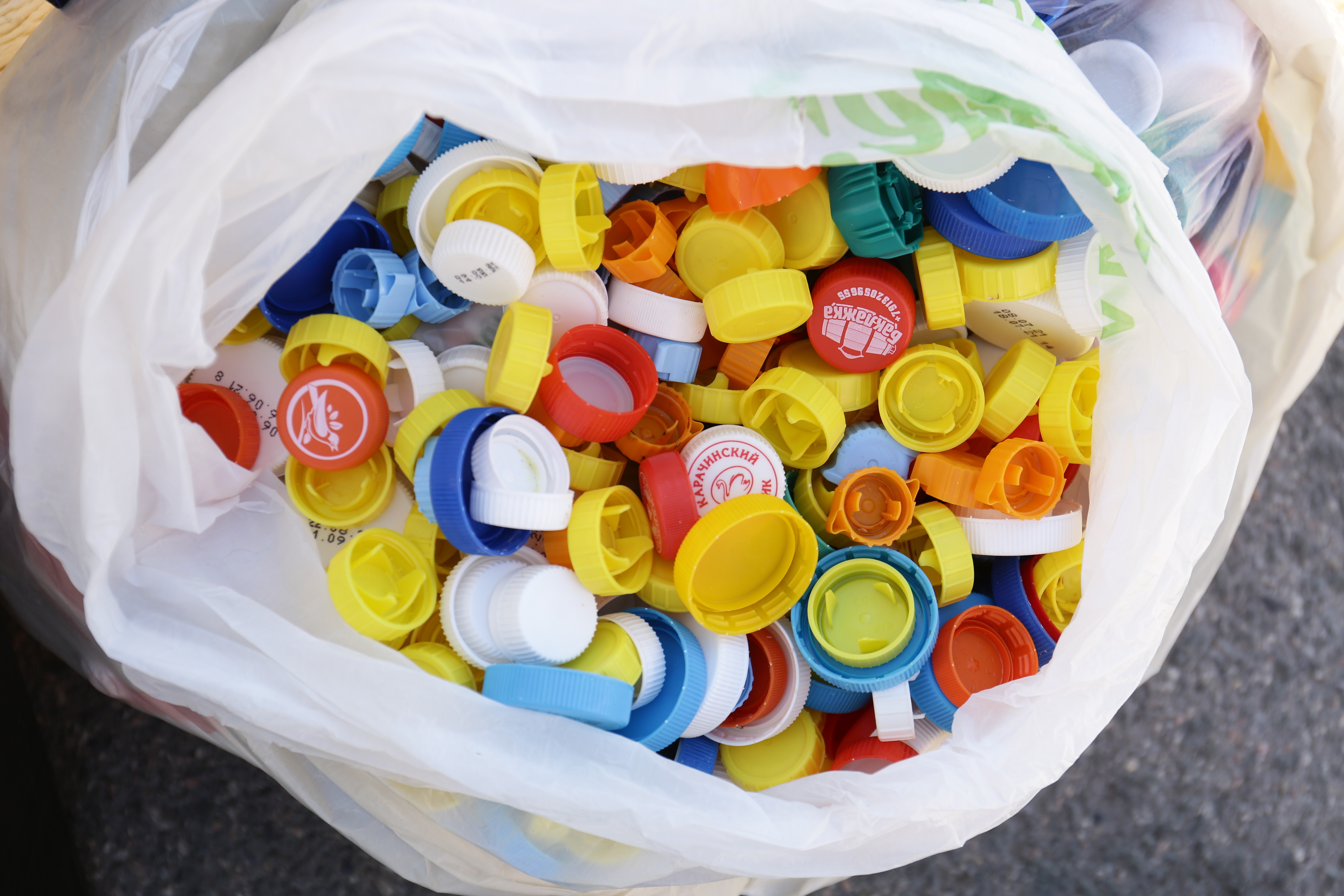 Акция по сдаче батареек и пластиковых крышечек на площади Ленина. Сентябрь 2022 года