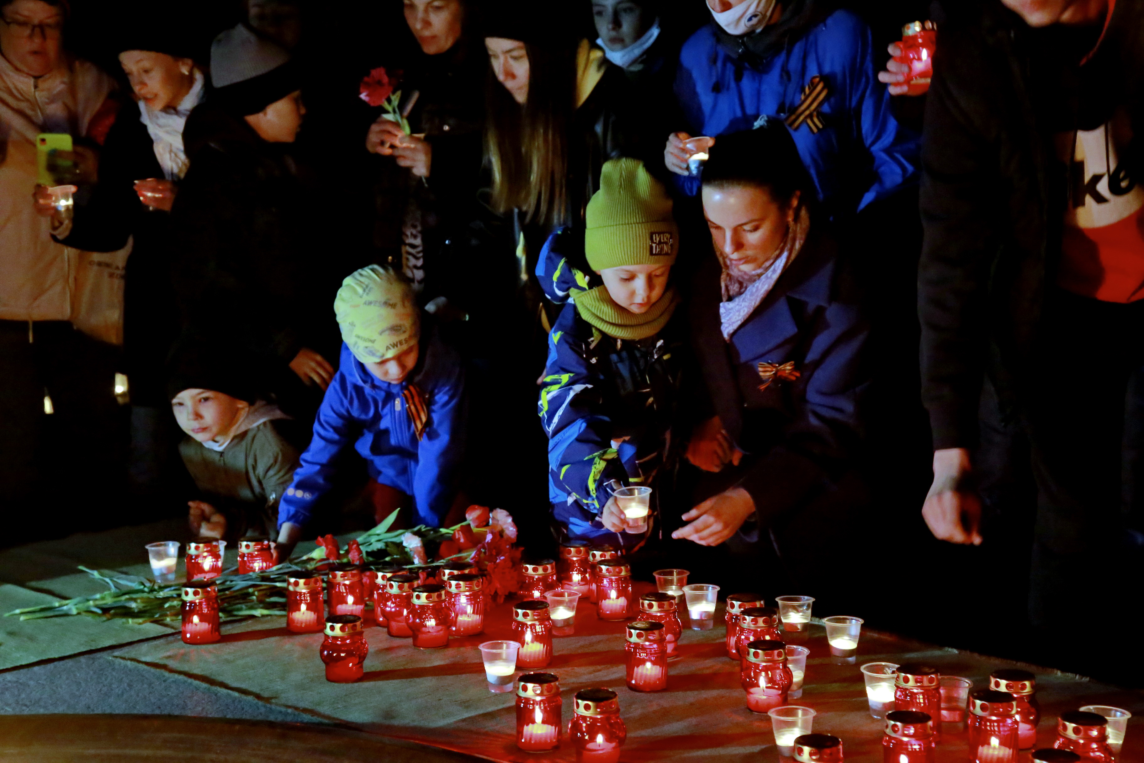 Акция «Свеча памяти» в сквере Славы. 8 мая 2022 года