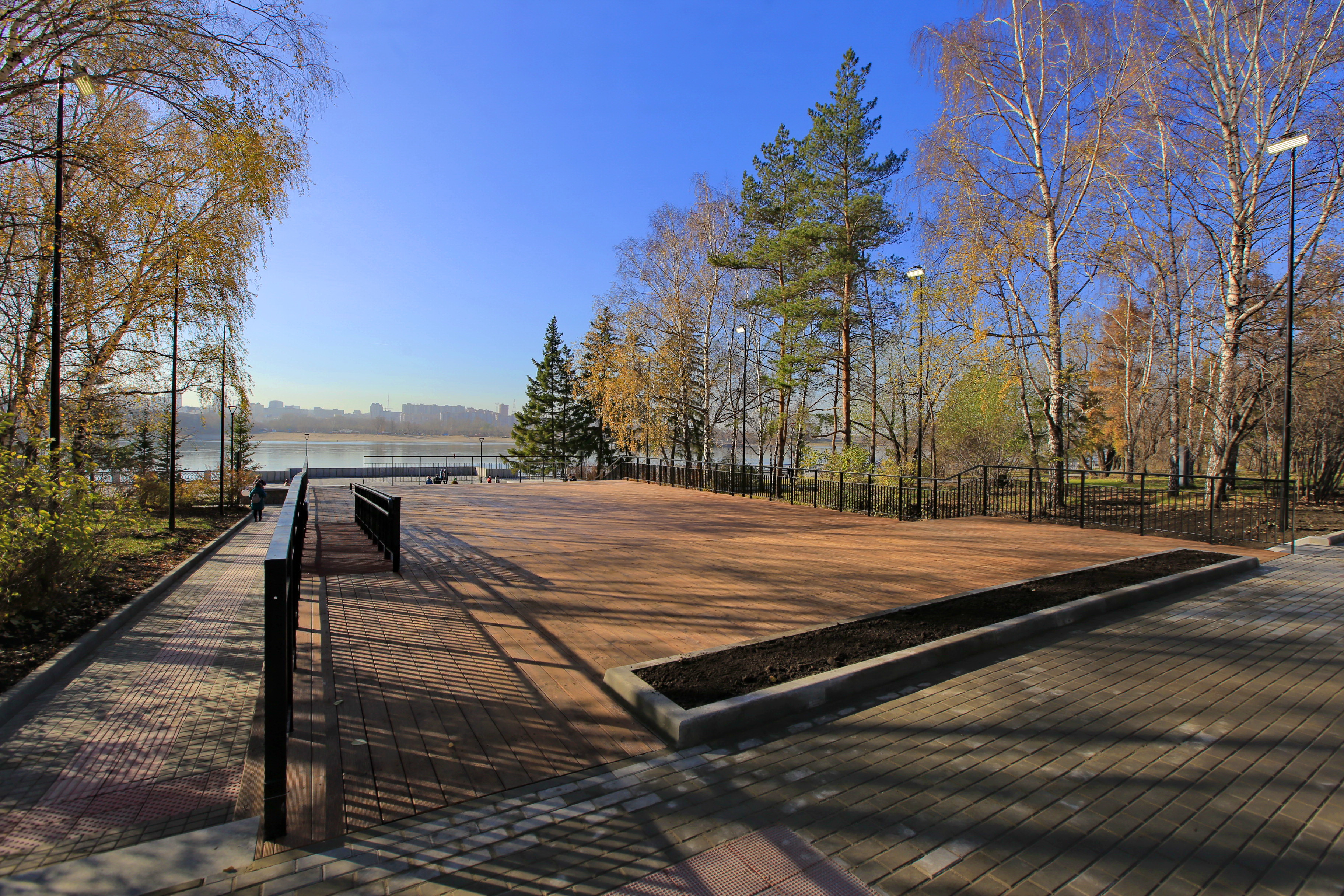 Михайловская набережная. Октябрь 2018 года