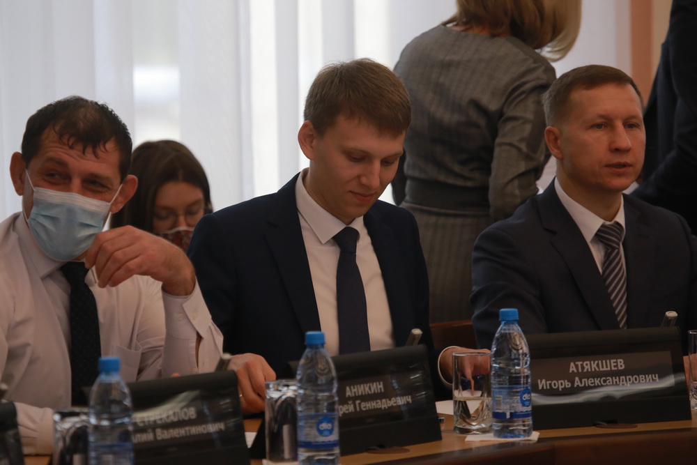 Первая сессия горсовета седьмого созыва