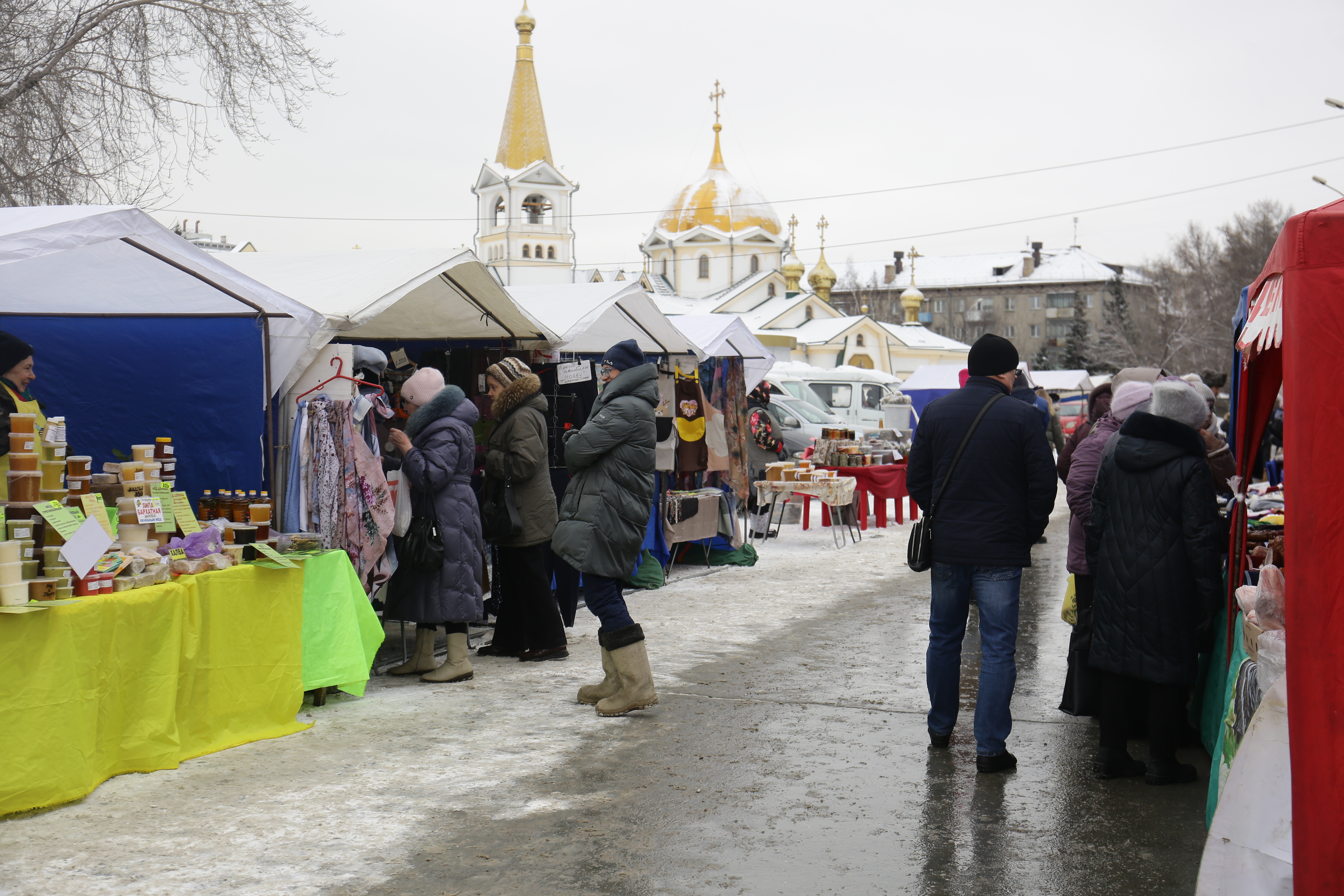 Ярмарка возле цирка, 25-26 марта 2022 года