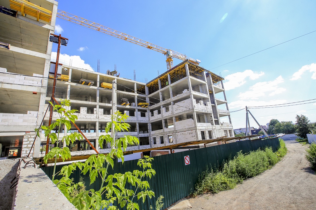 Поликлиника по пересечении улиц Ереванская и Шапошникова