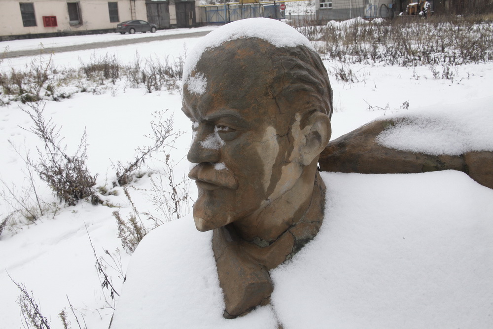 Бюст Ленина на улице Большой