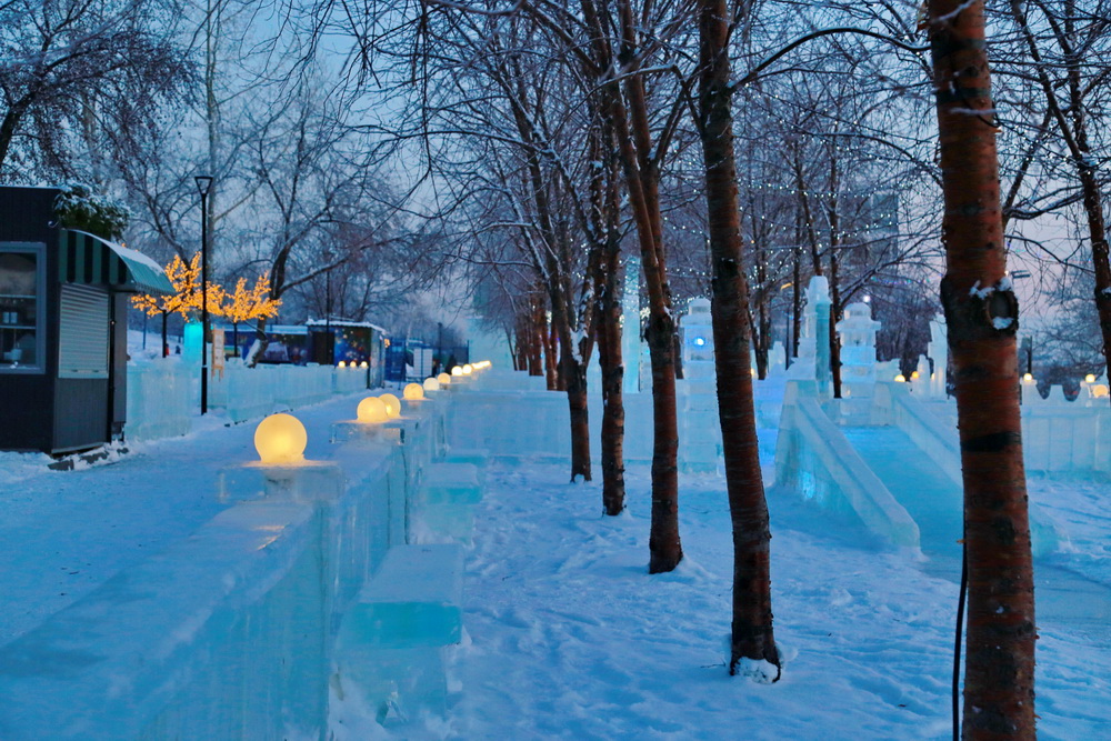Ледовый городок на Михайловской набережной. Декабрь 2022 года