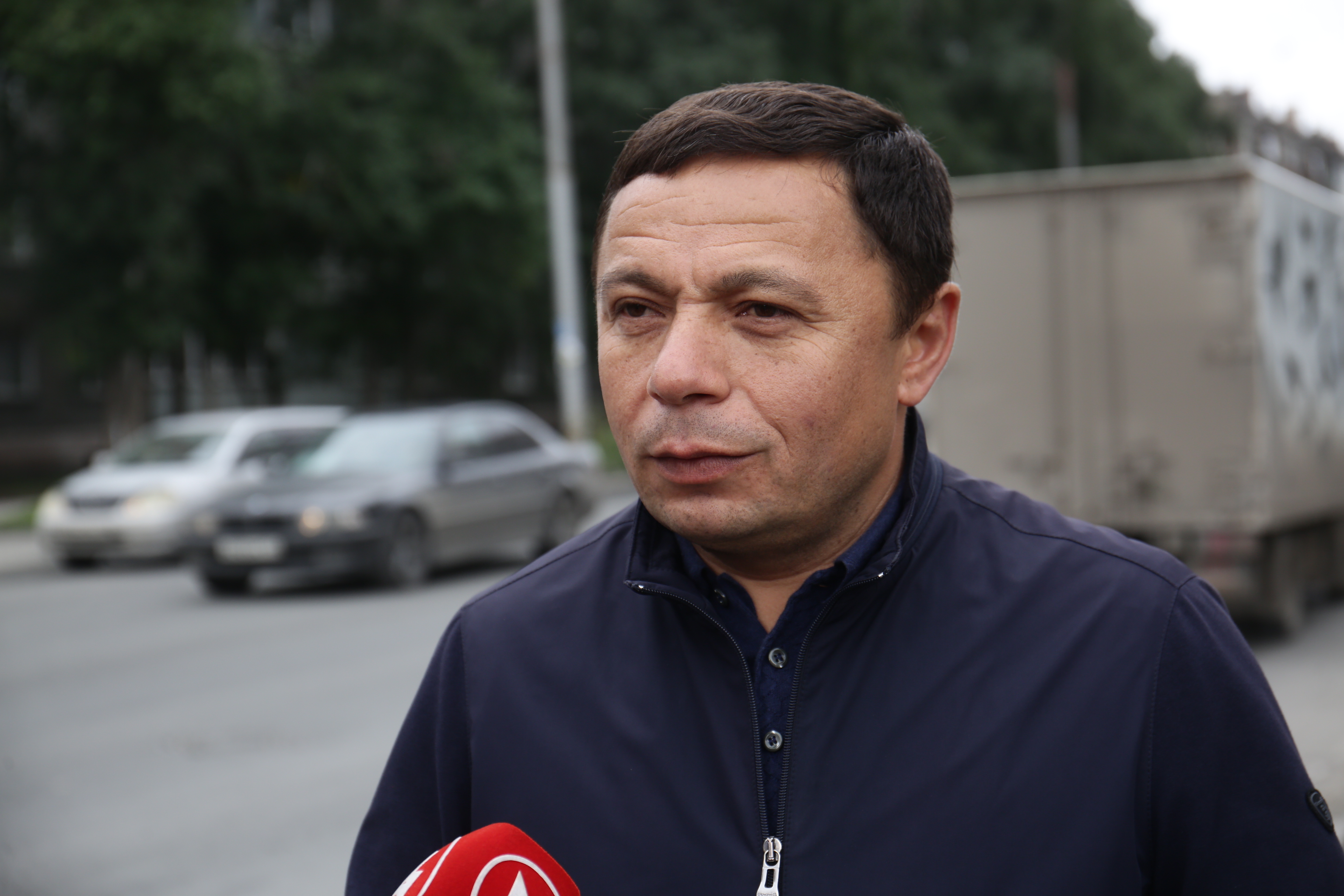 Руководитель подрядной организации Намид Магомедов.