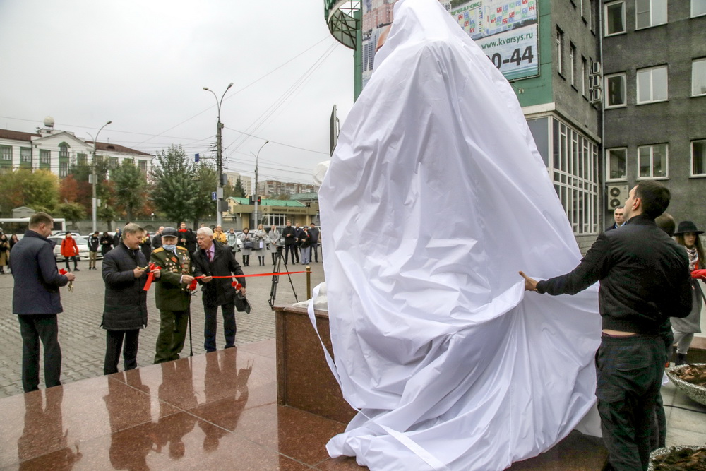 Обновлённый памятник Борису Богаткову открыли в Новосибирске на одноимённой улице (25.09.2020)