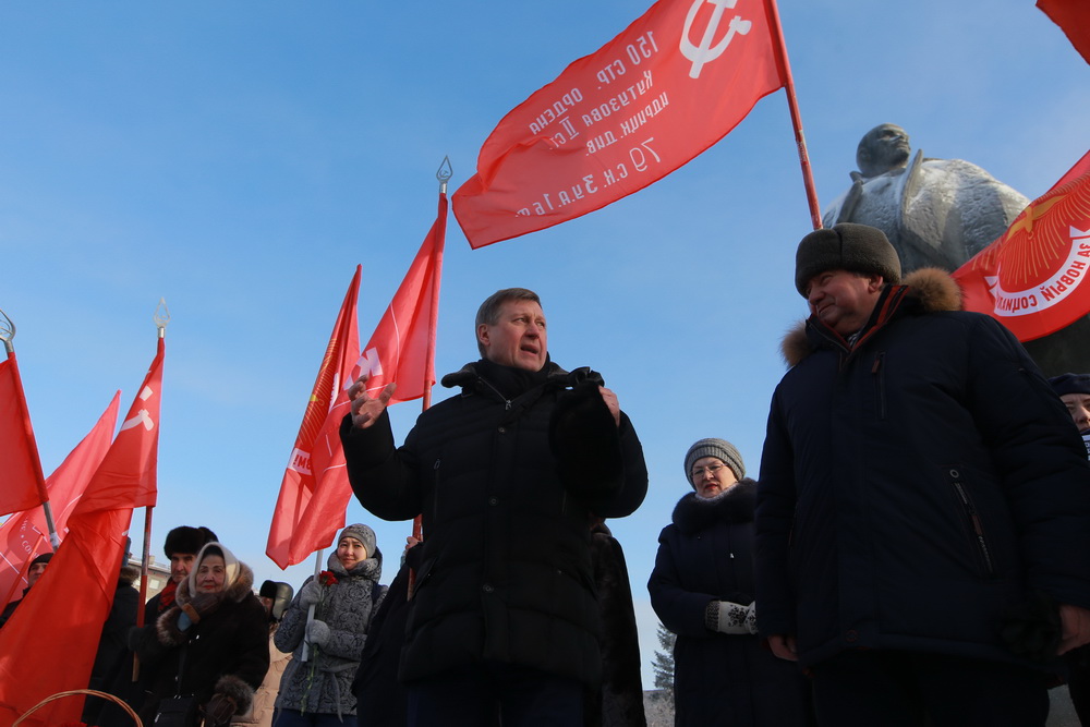 Возложение цветов к памятнику Ленину. Январь 2020 года
