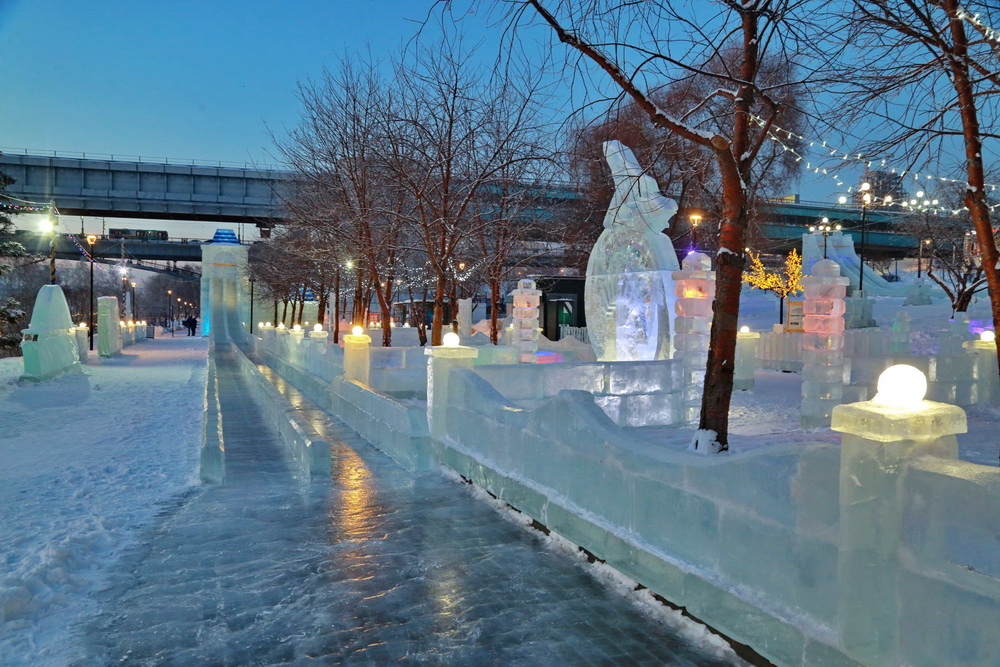 Ледовый городок на Михайловской набережной. Декабрь 2022 года