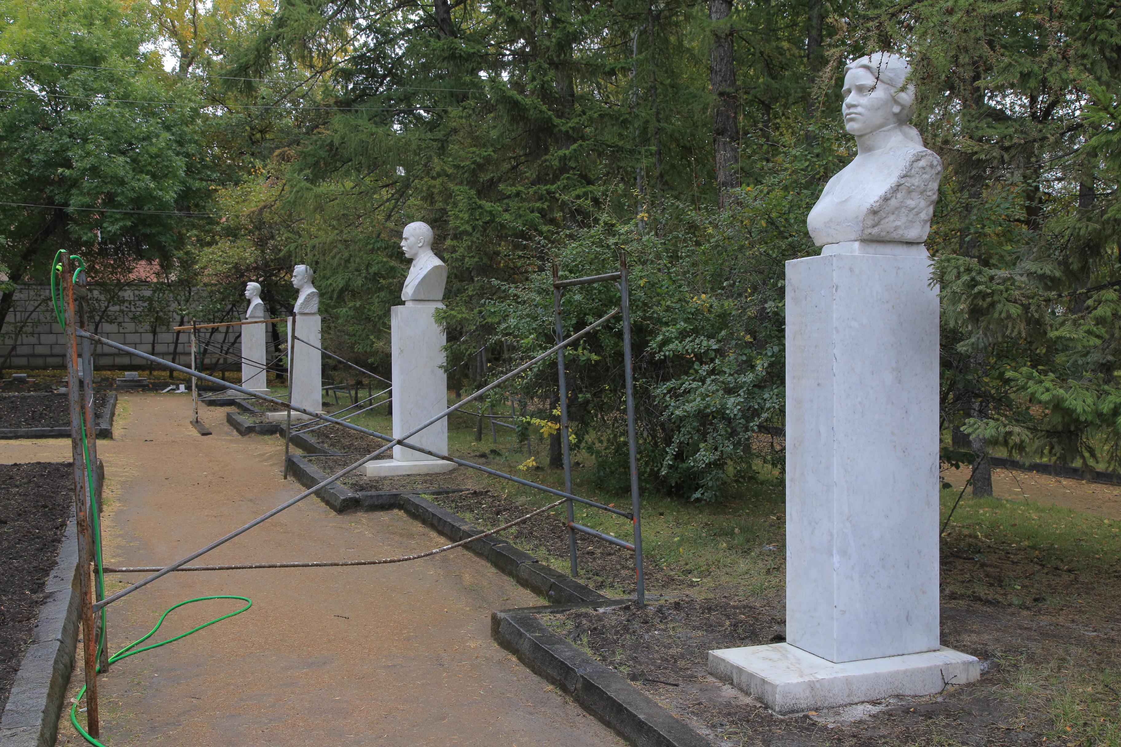 Реконструкция сквера Героев Революции (сентябрь 2019 года)