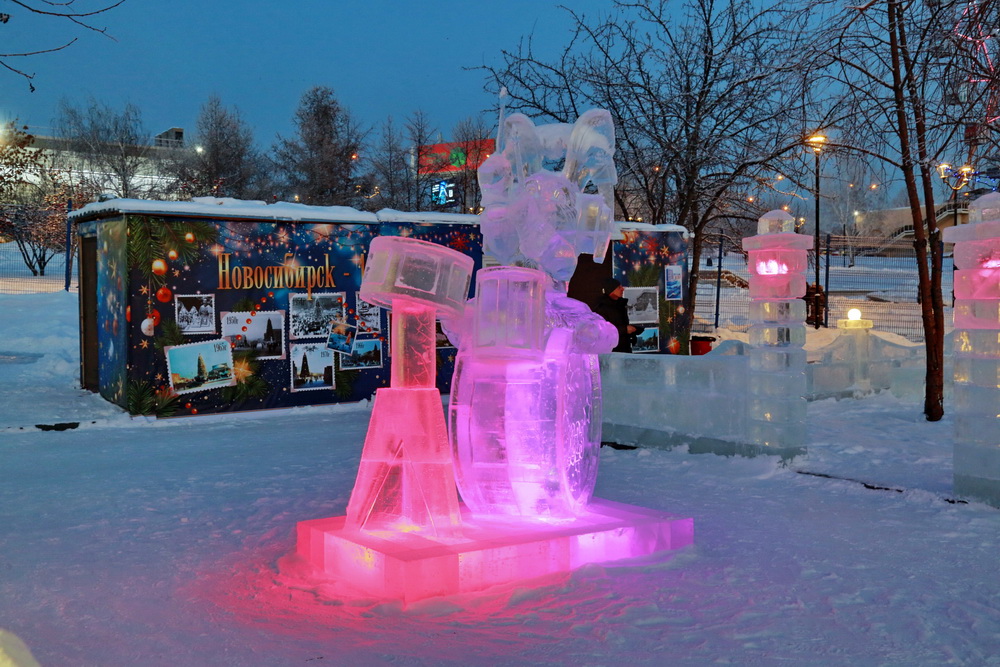Ледовый городок на Михайловской набережной. Декабрь 2022 года