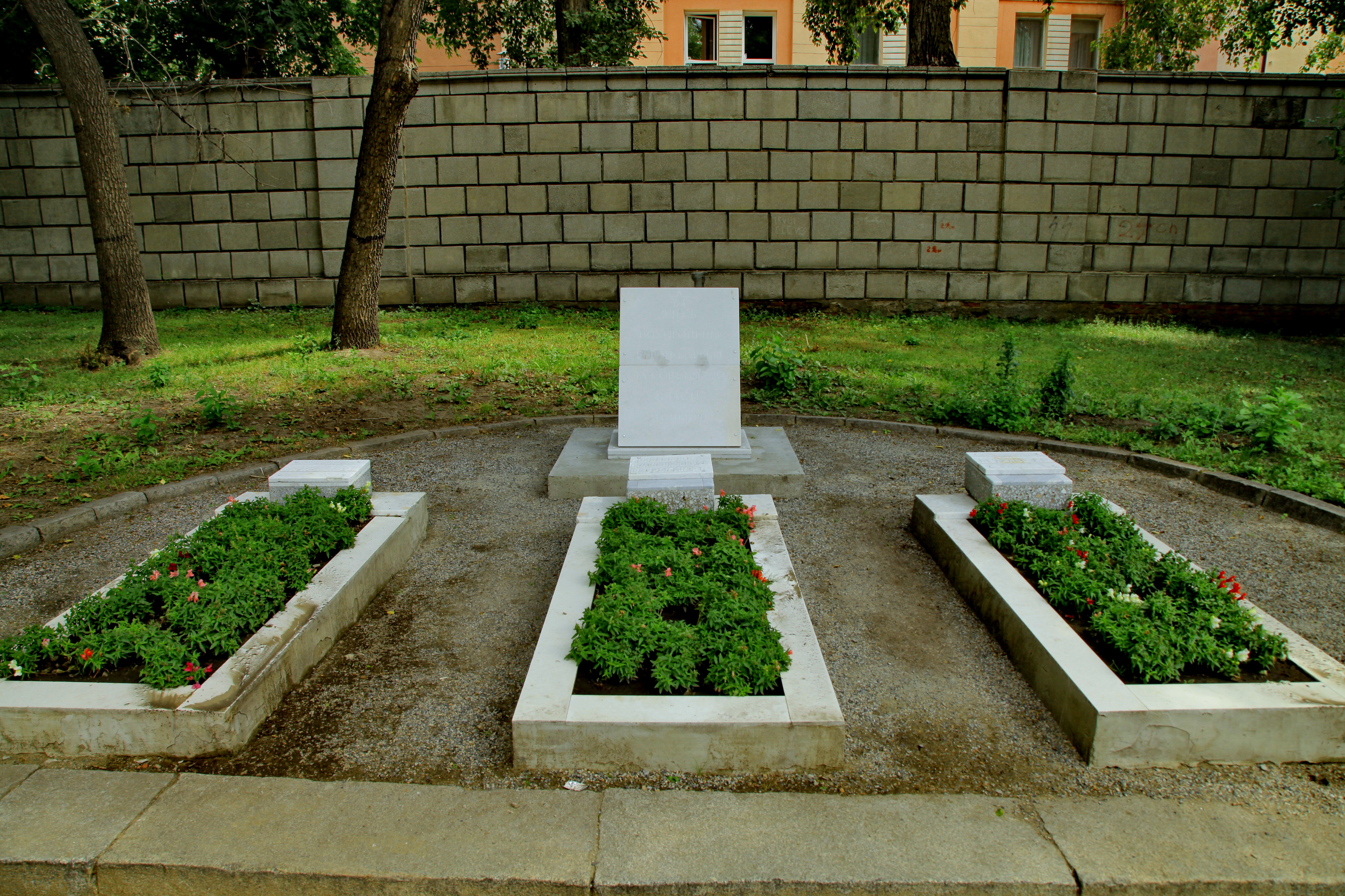 Братская могила пятёрки большевиков (лето 2020 года)