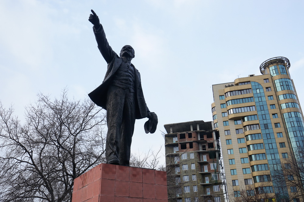 Памятник в сквере у Водника