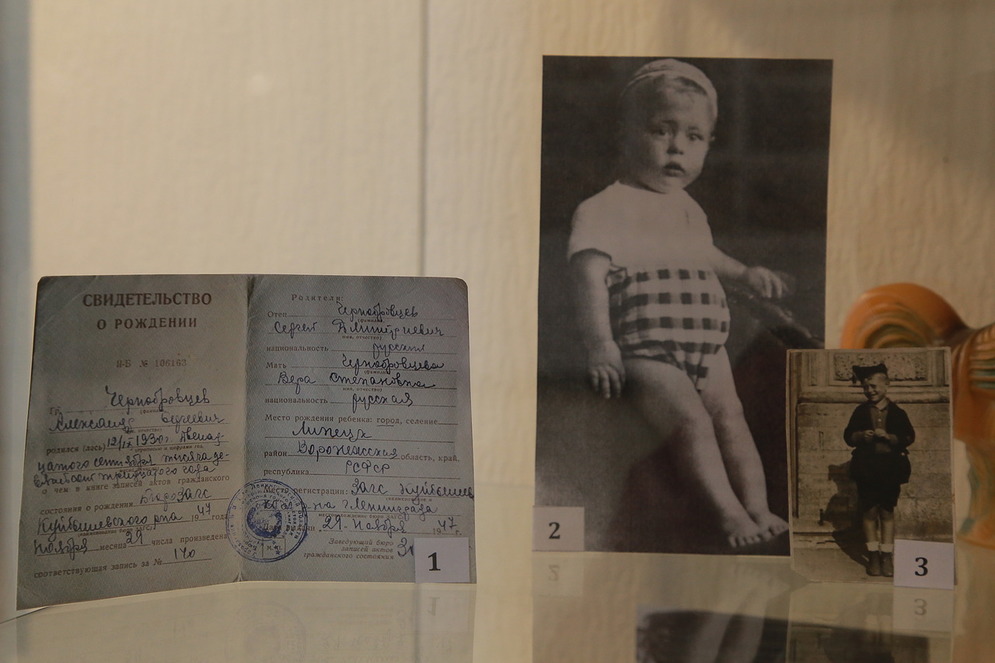 Выставка Александра Чернобровцева в музее Заельцовского района. 2017 год