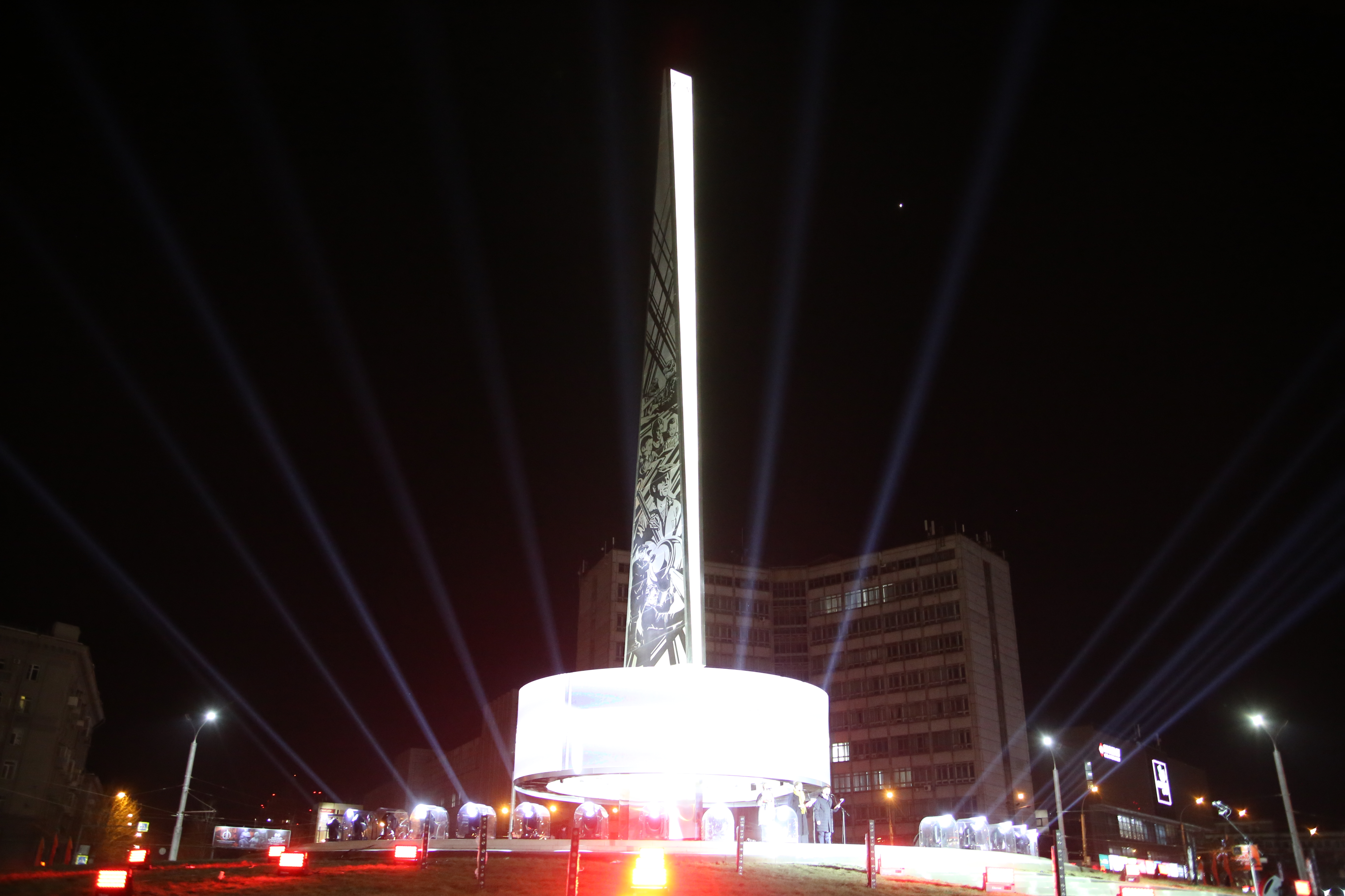 Открытие стелы «Город трудовой доблести» на площади Калинина