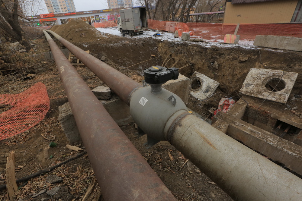 Ремонт теплосети на перекрёстке Приморской и Гидромонтажной. Ноябрь 2022 года